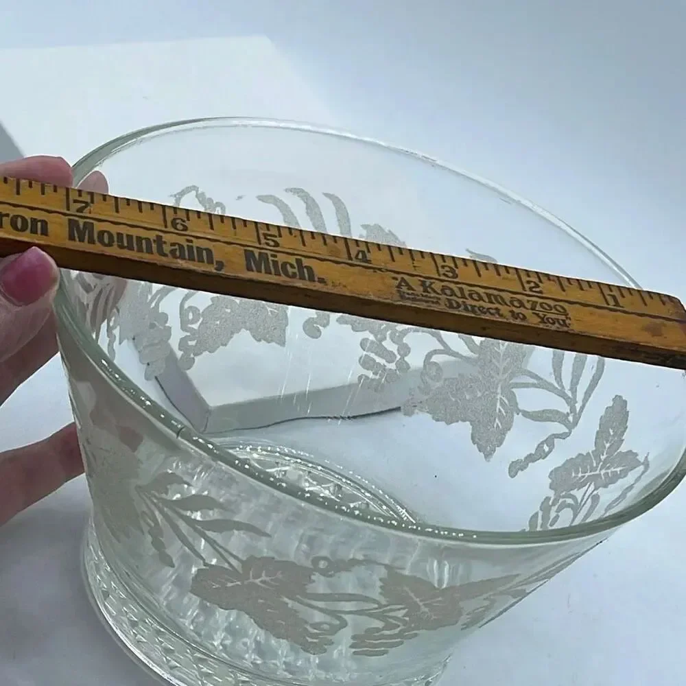 Vintage Bartlett Collins hospitality or fruit bowl etched grapevine.